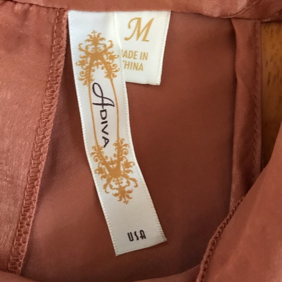 blouse - Picture 2 of 3